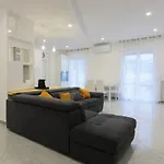 Maison Mira