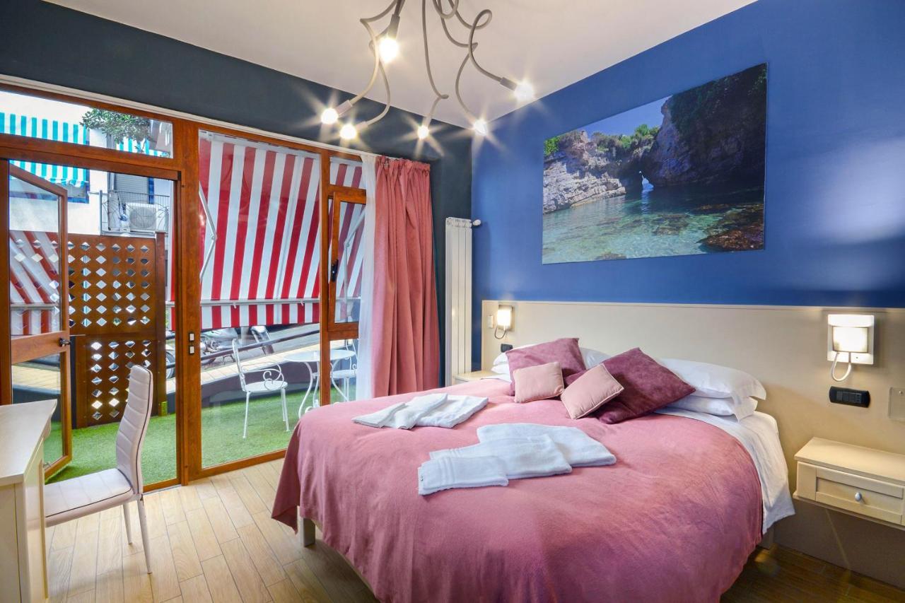 Queen Bed & Breakfast