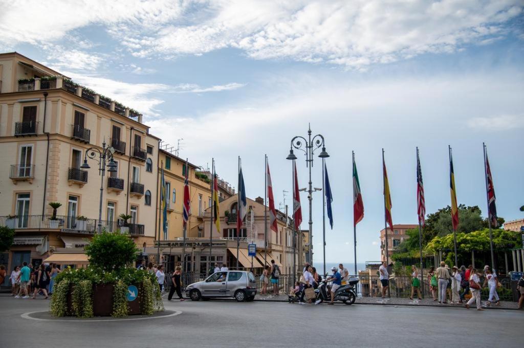 - Posizione Unica Nella Piazza Principale