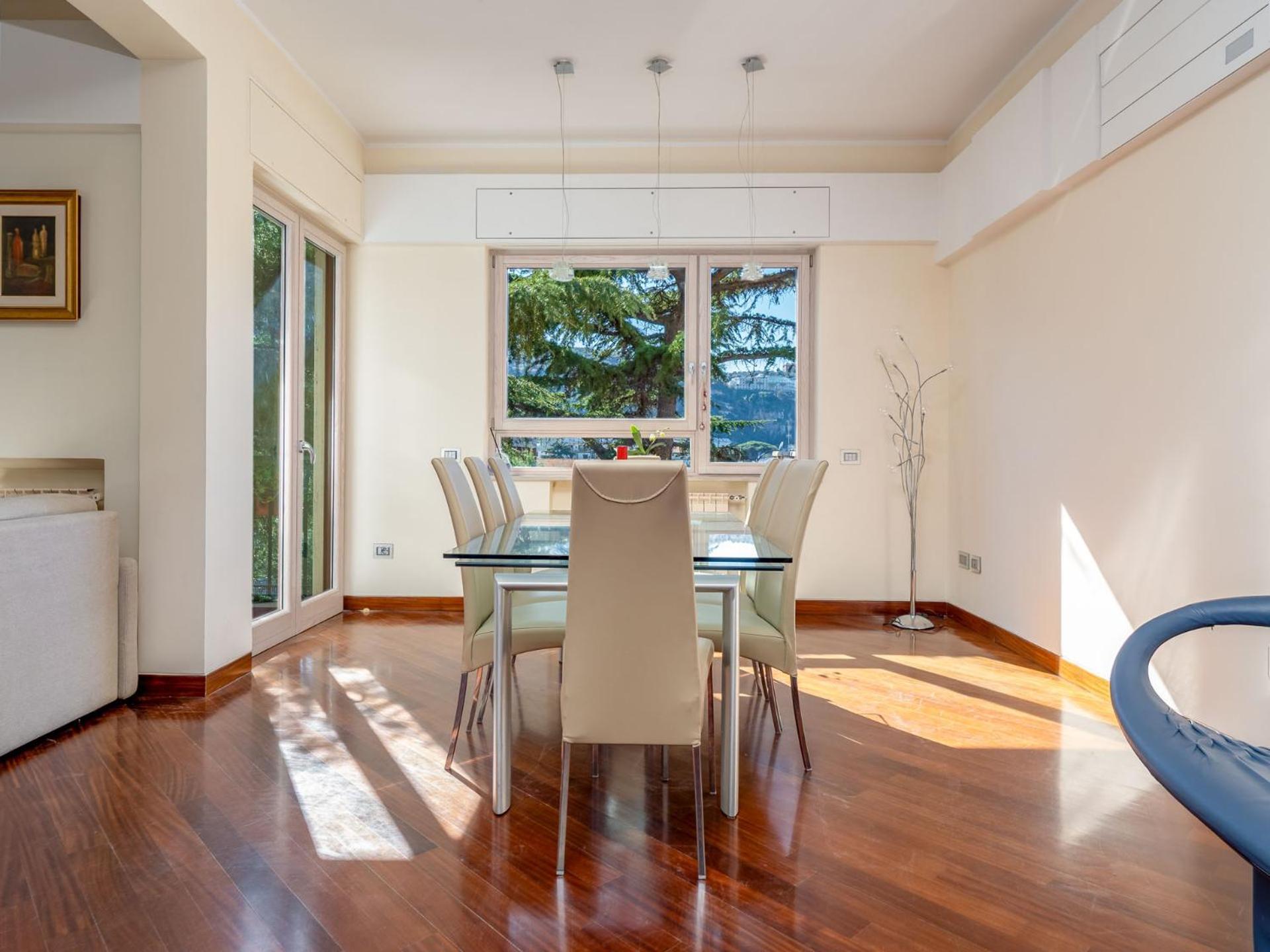 Pine House Apartment *