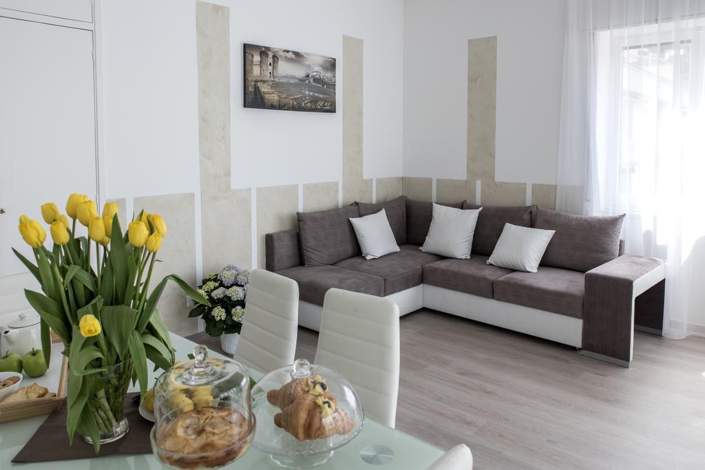 Hermes Apartment