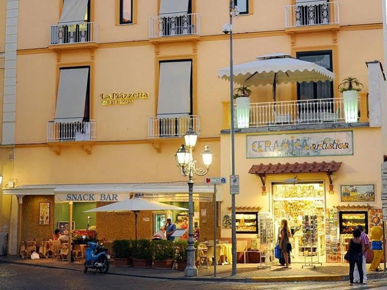La Piazzetta 3*