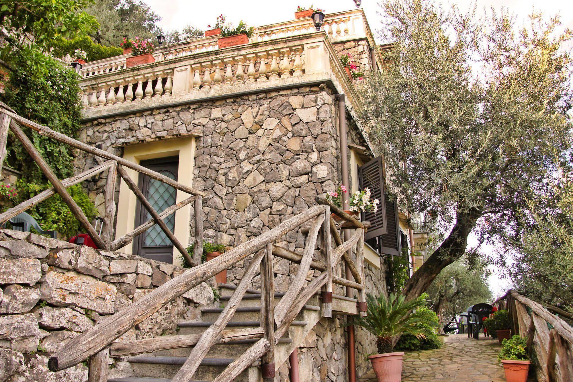 Casarufolo Paradise Guest house 2*