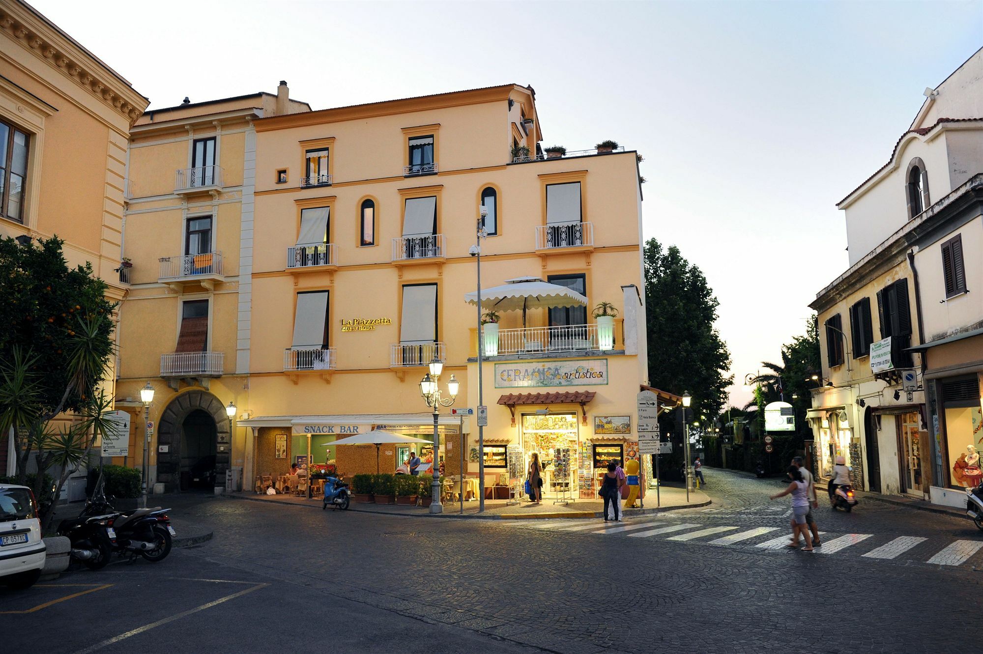 La Piazzetta Gasthuis Sorrento