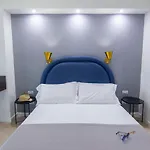 Mako Sorrento Suites