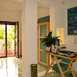 Luiselle Charming Accommodation Sorrento City Center