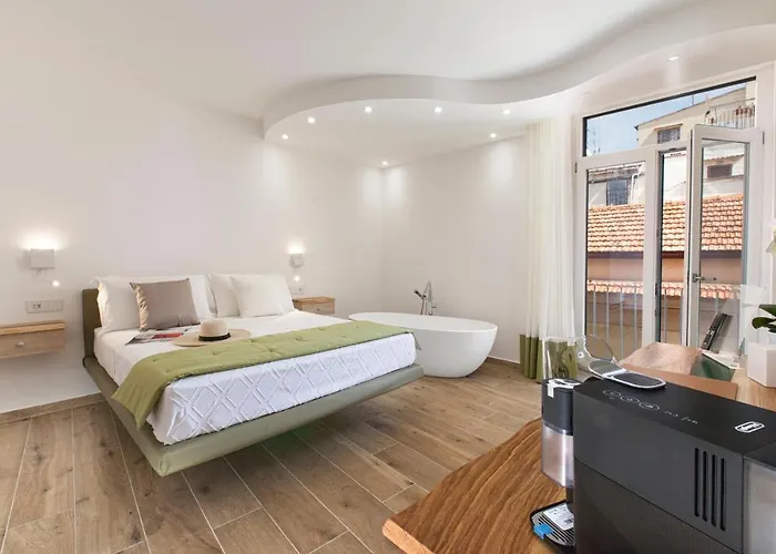 Yourhome - Lidia Rooms & Suites