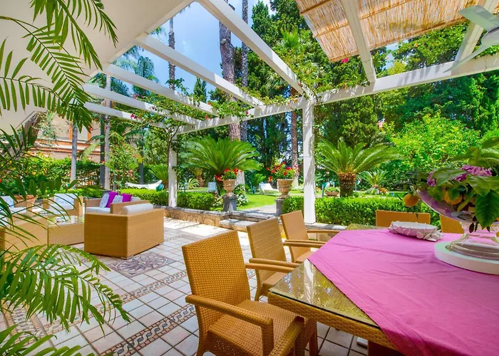 Sorrentovibes - Villa In Sorrento Center With Gardens And Outdoor Space