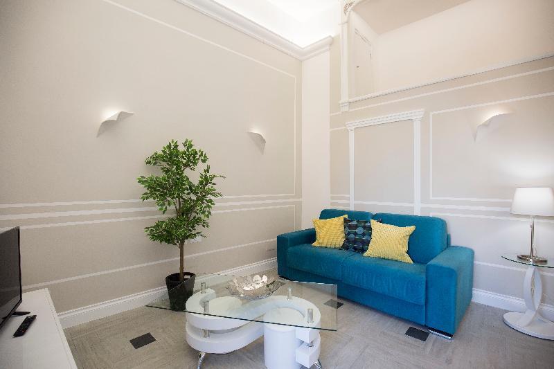 Royal Blue Apartment *