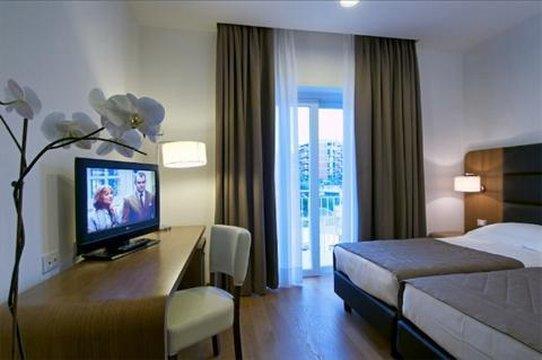 Plaza Hotel 4*
