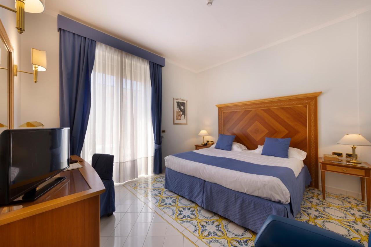 Continental 4* Sorrento