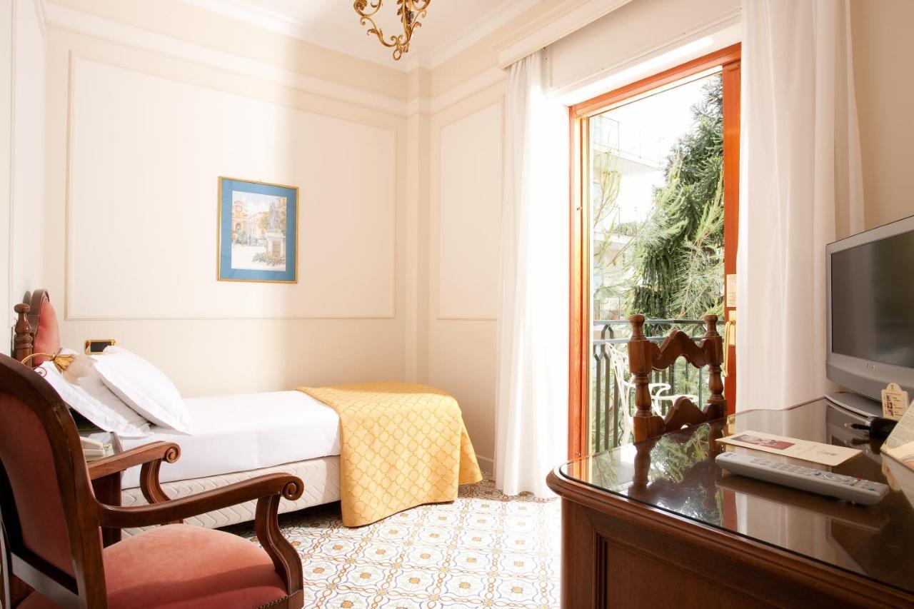 Grand De La 4*