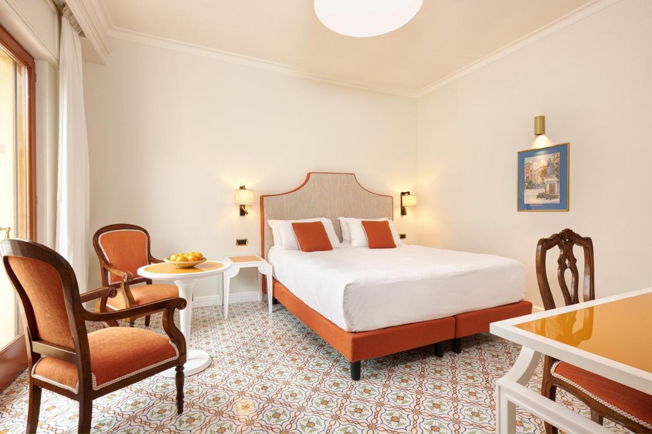 Hotel Grand De La Sorrento