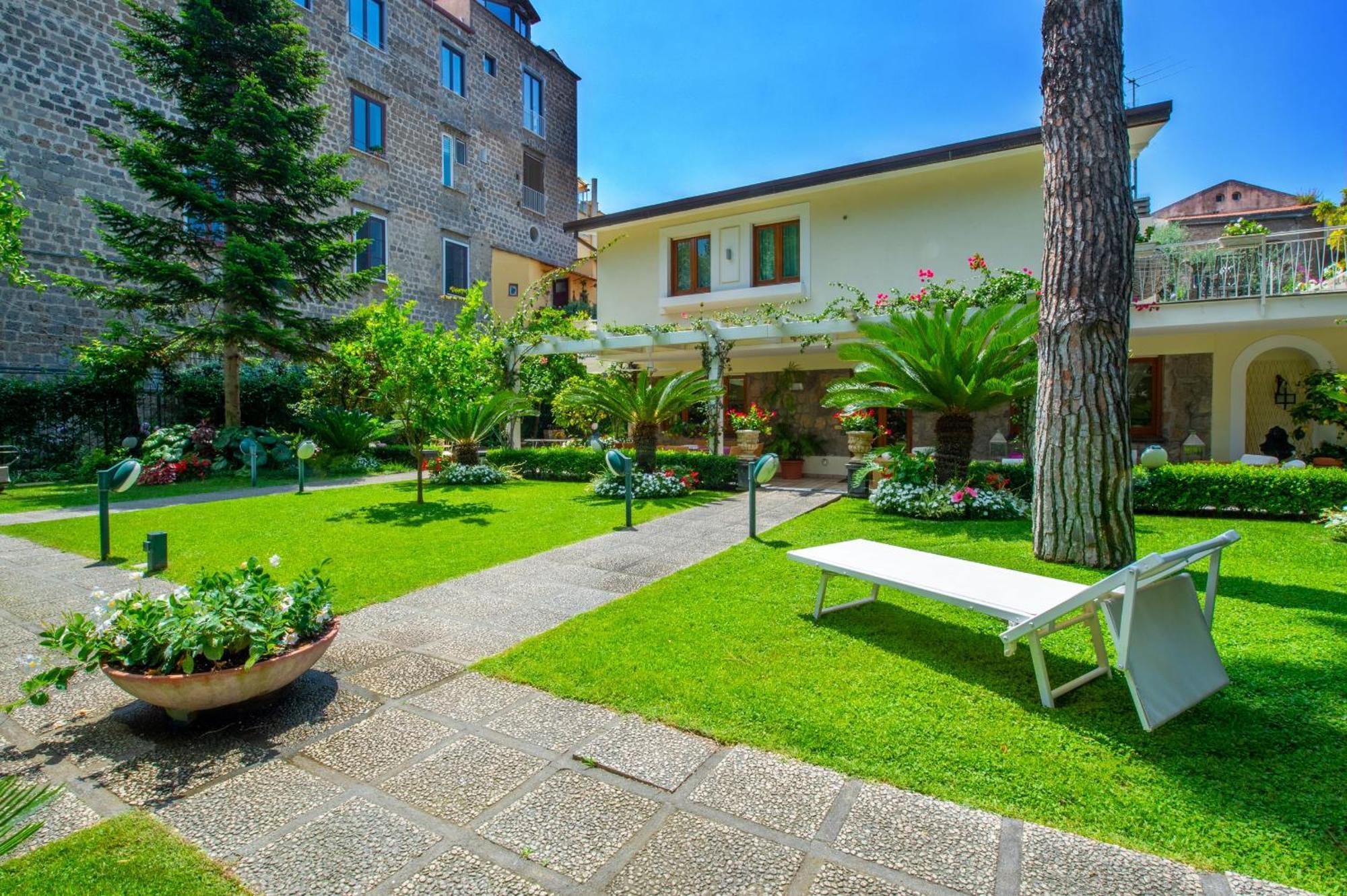 Villa Sorrentovibes - In Center With Gardens And Outdoor Space Sorrento