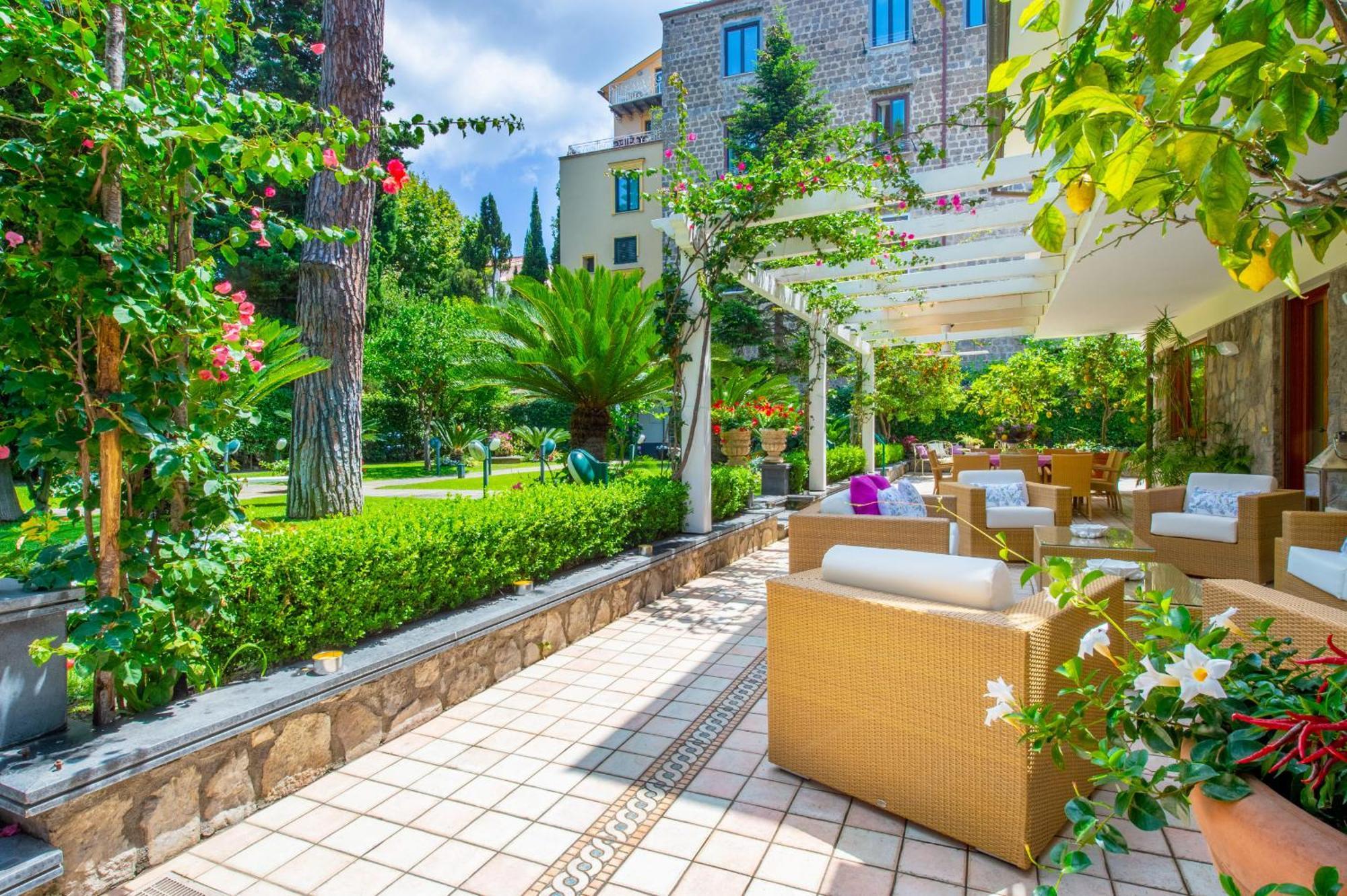 Villa Sorrentovibes - In Center With Gardens And Outdoor Space