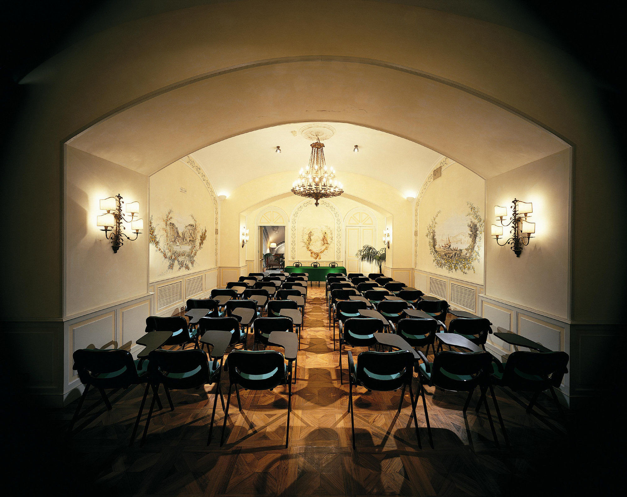 Hotel Grand Excelsior Vittoria 5*