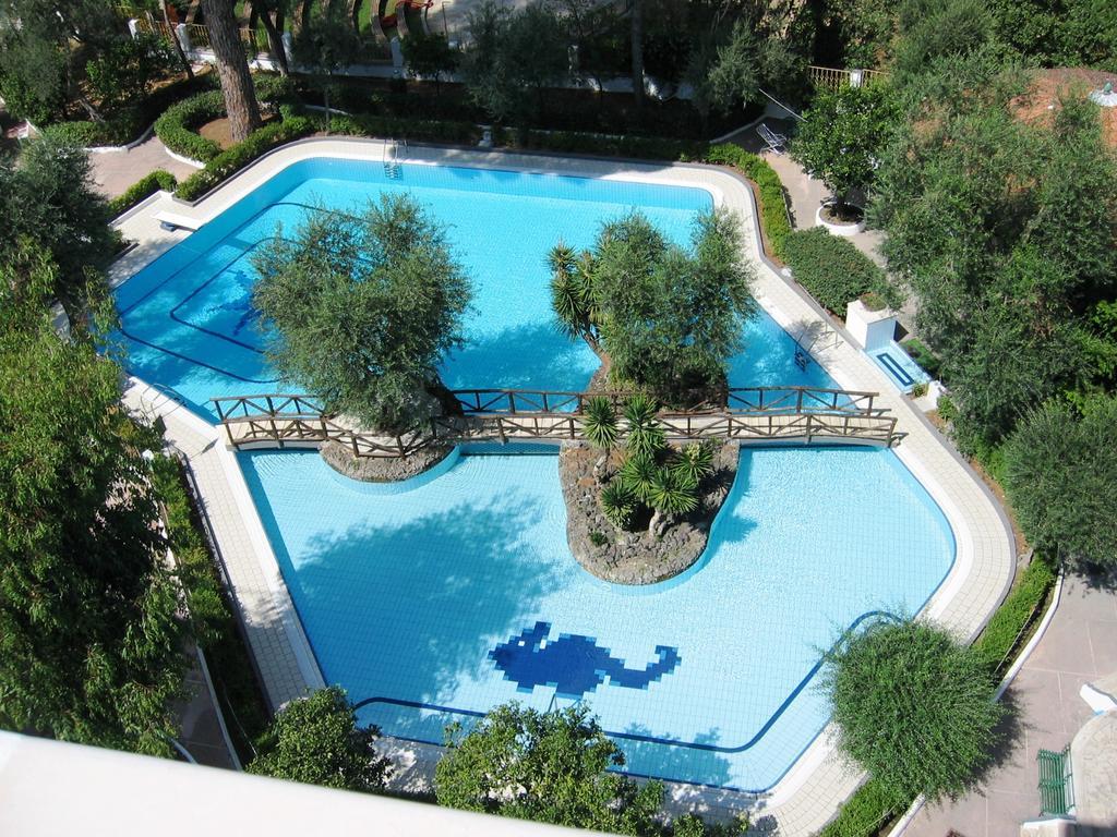 Short-lets D33, Part Of The House Is Available For Short-term In Center Sorrento