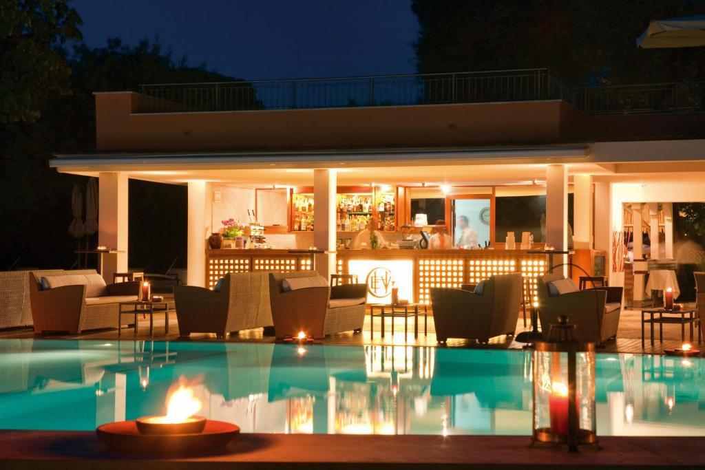 Grand Excelsior Vittoria Hotel 5*