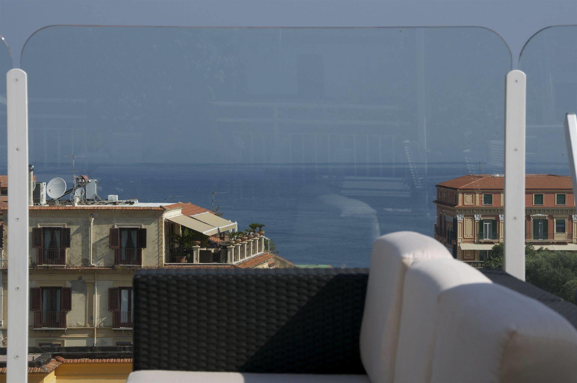Plaza Hotel 4*