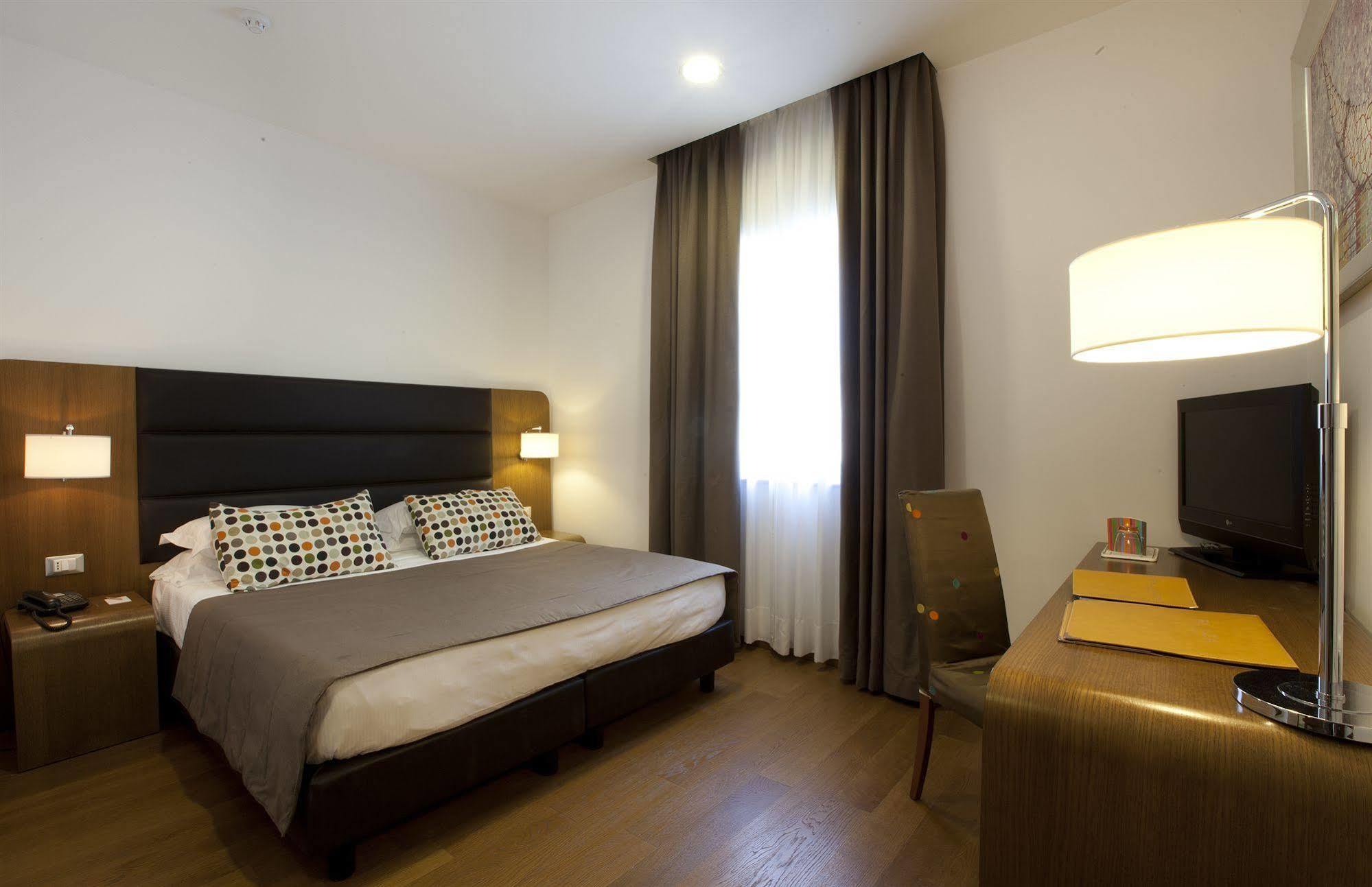 Plaza 4* Sorrento