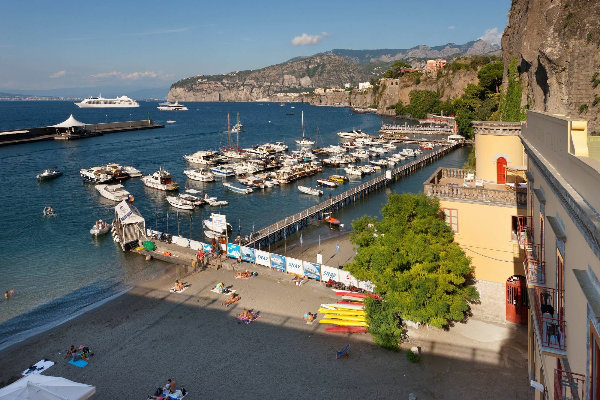 Marina Piccola 73 Hotel 4*