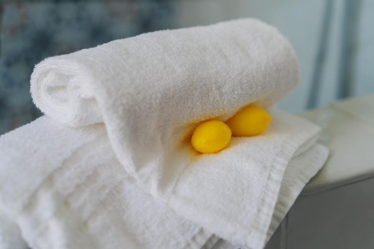 Bed & Breakfast Lemon Factor
