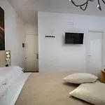 B&B Sorrento Queen