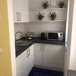 William Apt