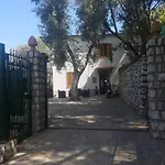 Charlie\'S House