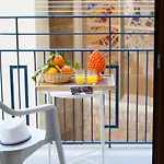 B&B-Apartment-Sleeps3-Parking-Balcony-Petfriendly