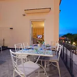 Amore Rentals - Appartamento Terrazza Tasso