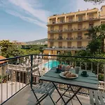 Sorrento Main Road Apartment