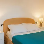 Sorrento Realty Holidays - The House In The Center