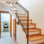 Sorrento Realty Holidays - The House In The Center