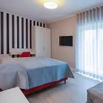 Crystal & Esmeralda Apartment Suites Sorrento