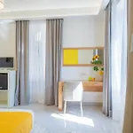 Corte\'S Room
