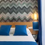 Corte\'S Room