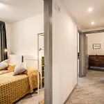 Golden Lemon - Modern House In Countryside