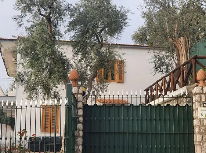 Charlie\'S House