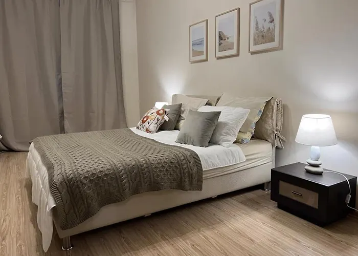 Cozy 3 Bdr Apartment - Sunshine