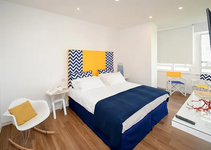 Casa Pantone
