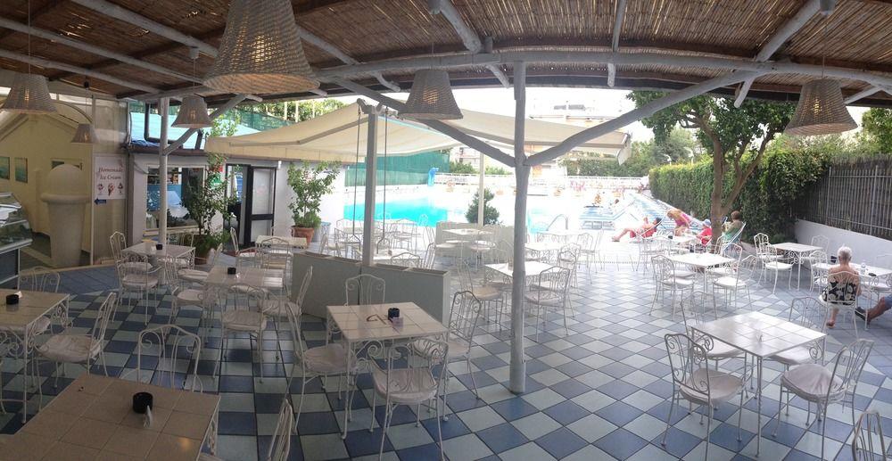 Grand Flora Hotel 4*