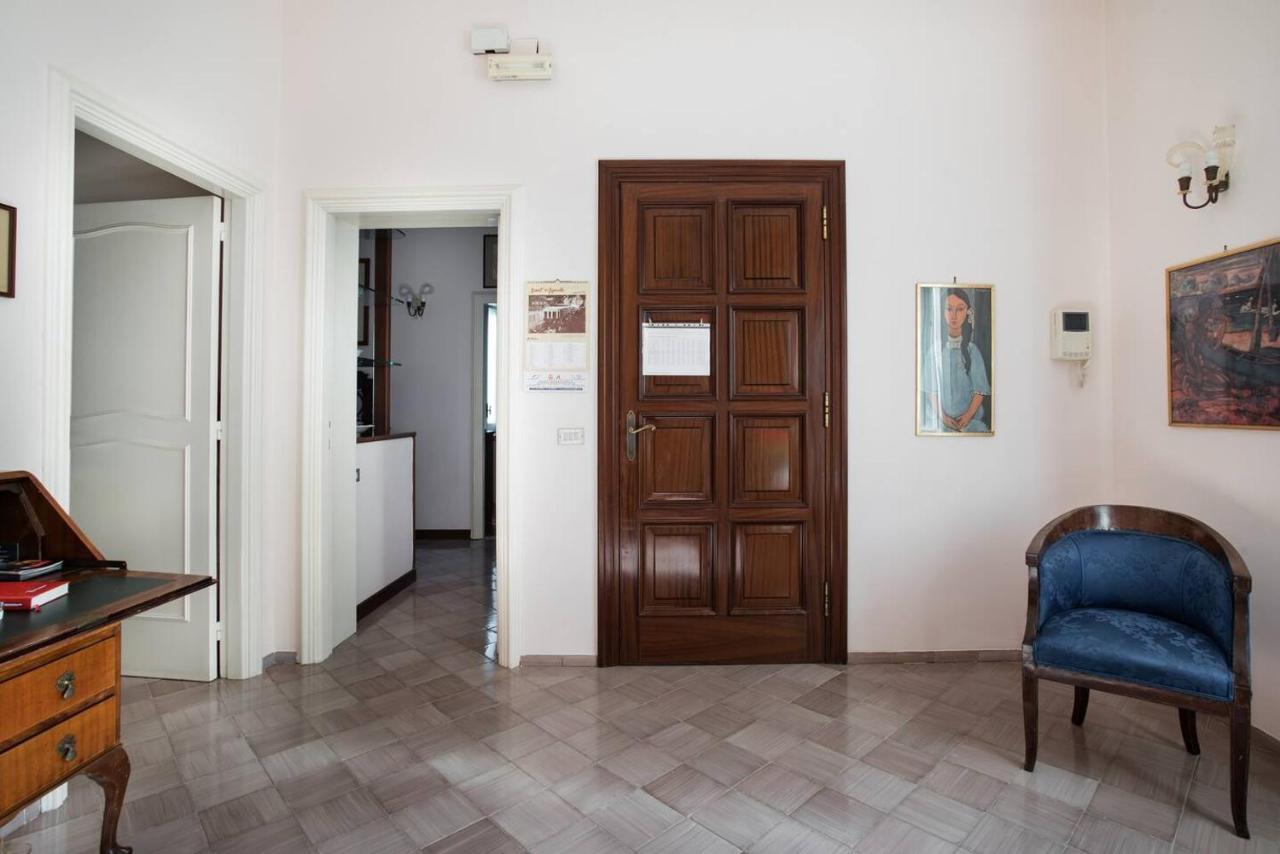 Donna Elisa Villa *
