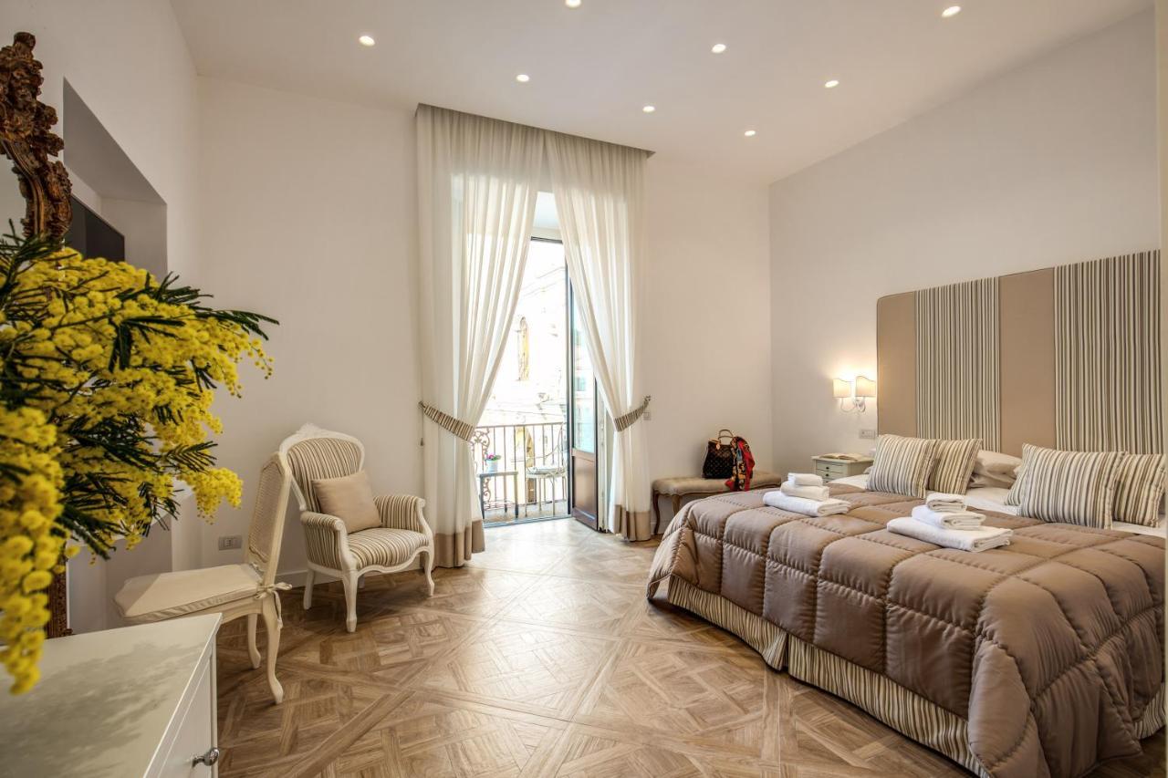 Bed & Breakfast Square