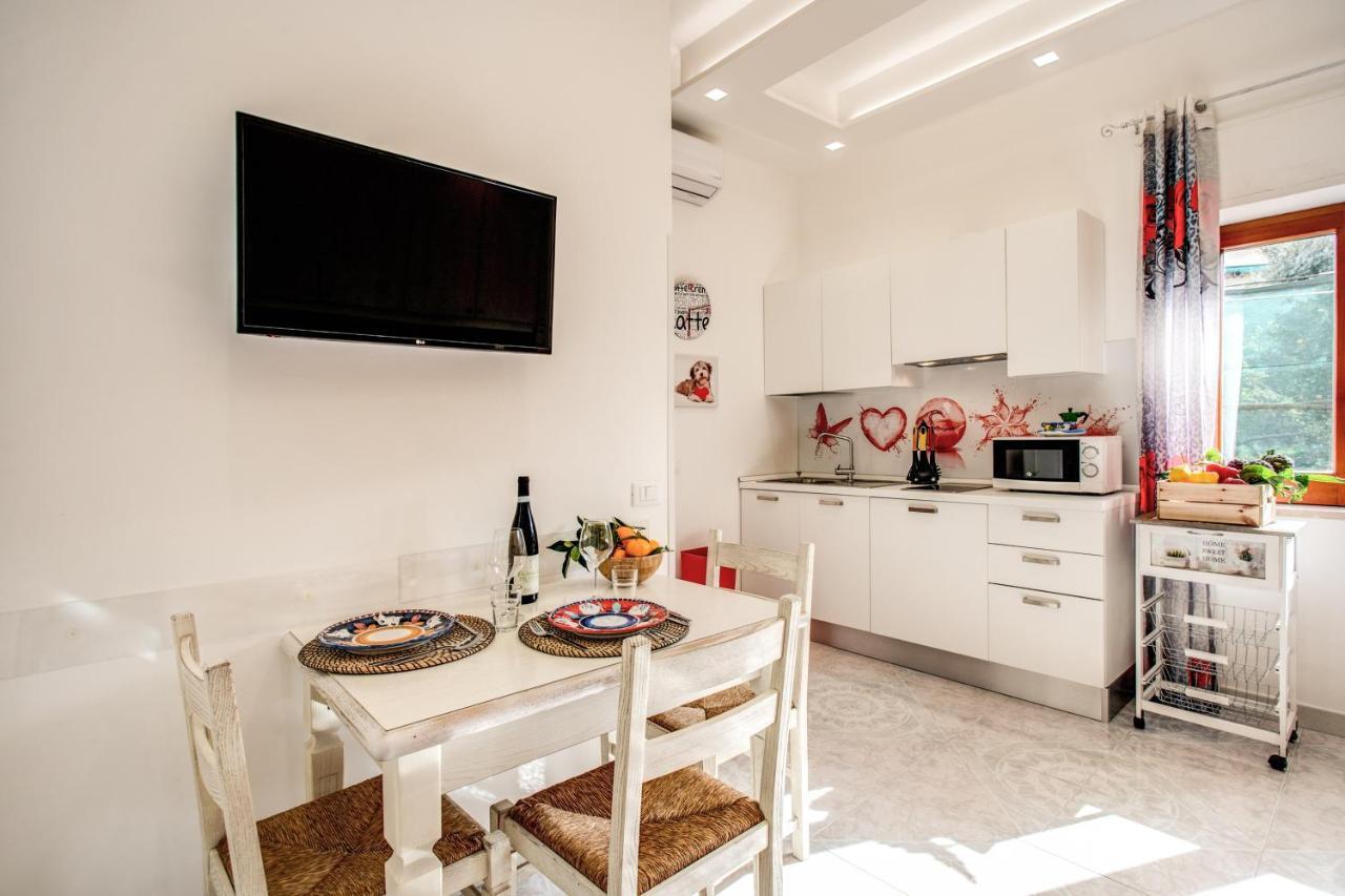 Apartment Casa Lolla, Red Rose In The Heart Of