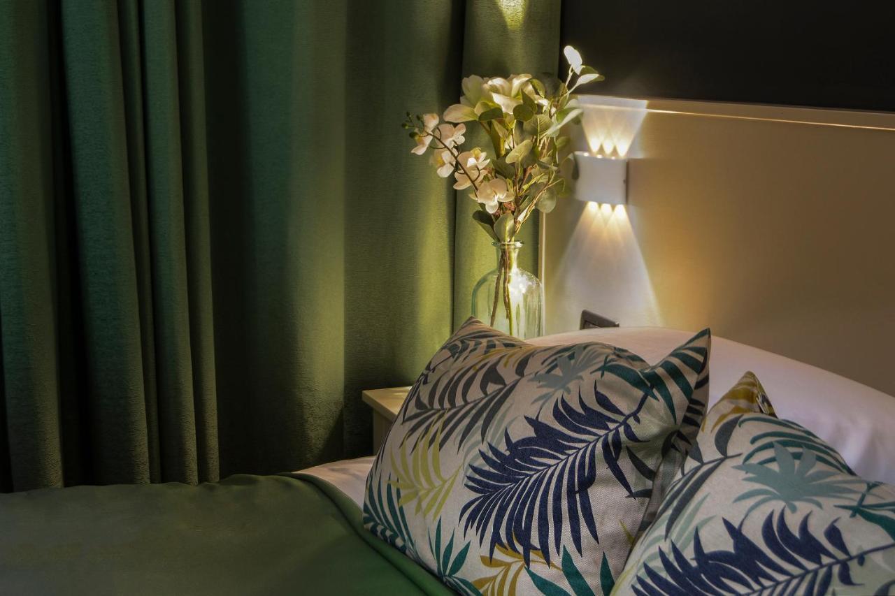 Queen Bed & Breakfast 2*