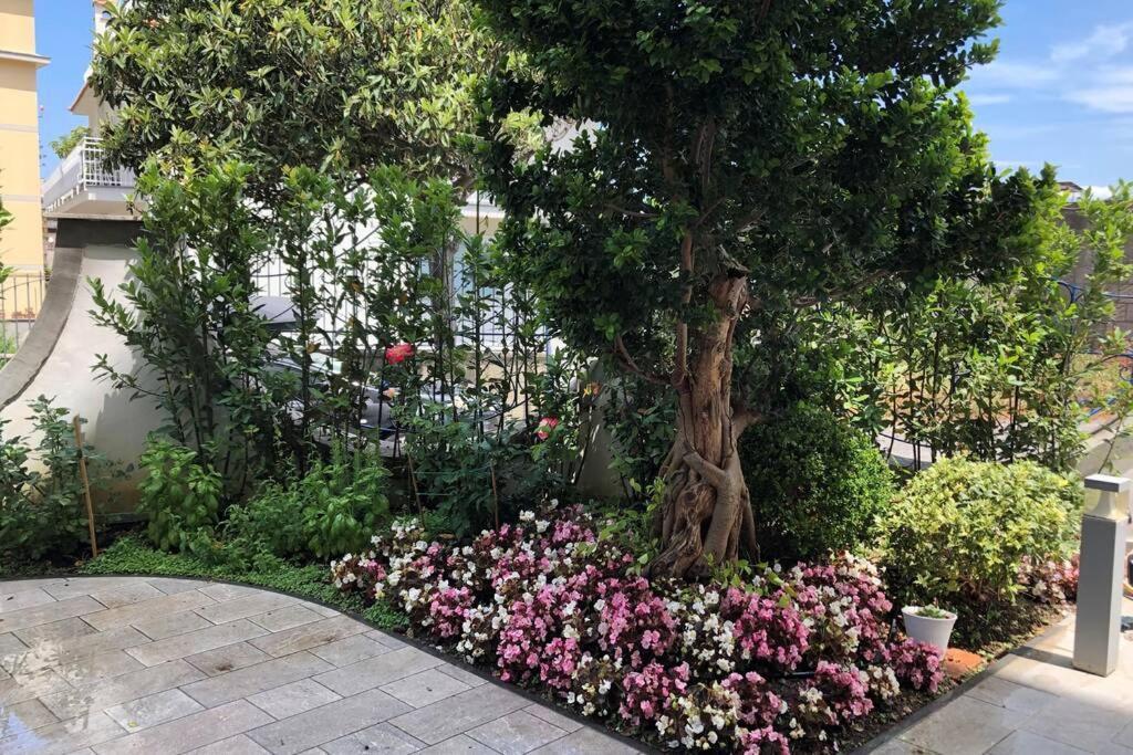 Garden Apartment *