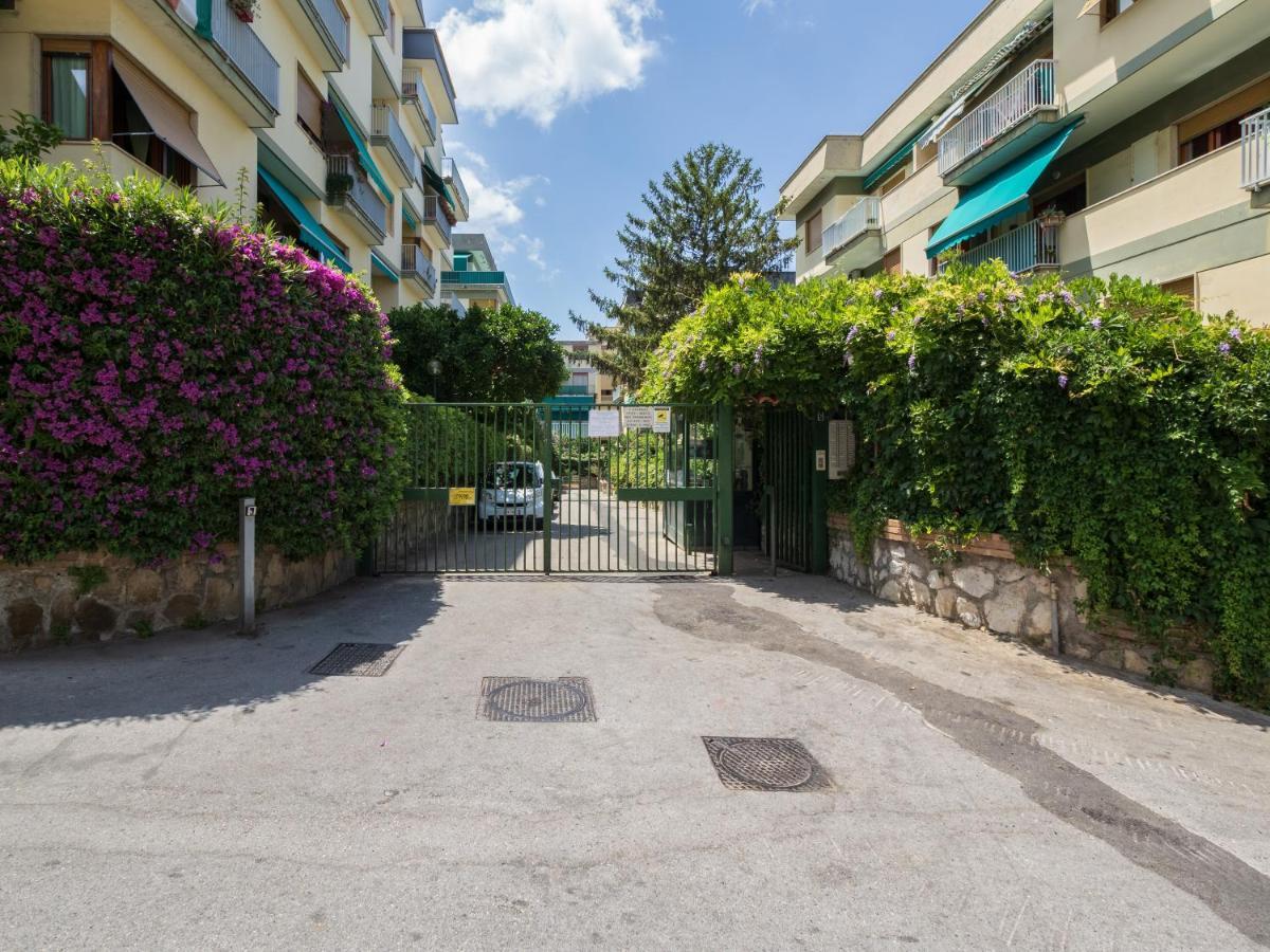 Azzurro Park - De Vivo Realty