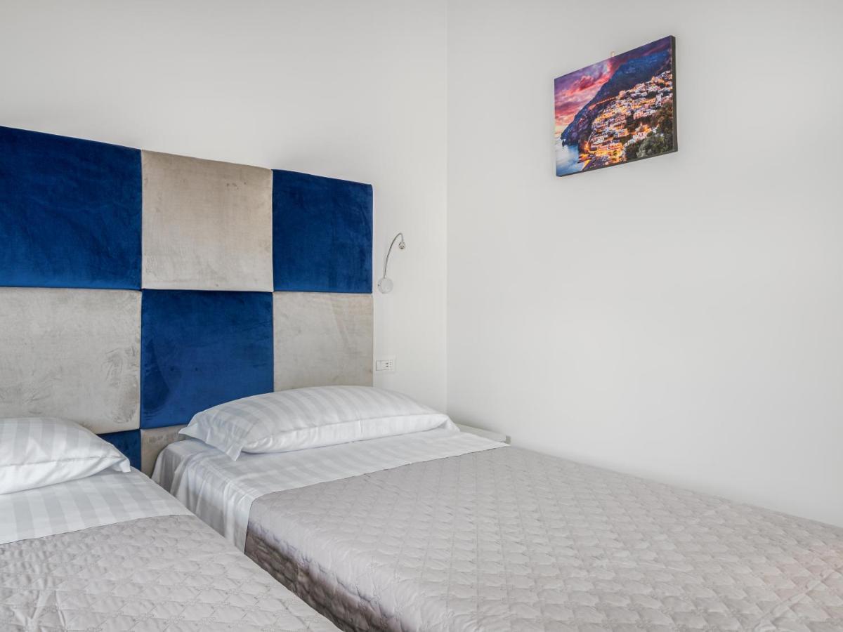 Azzurro Park - De Vivo Realty Apartment