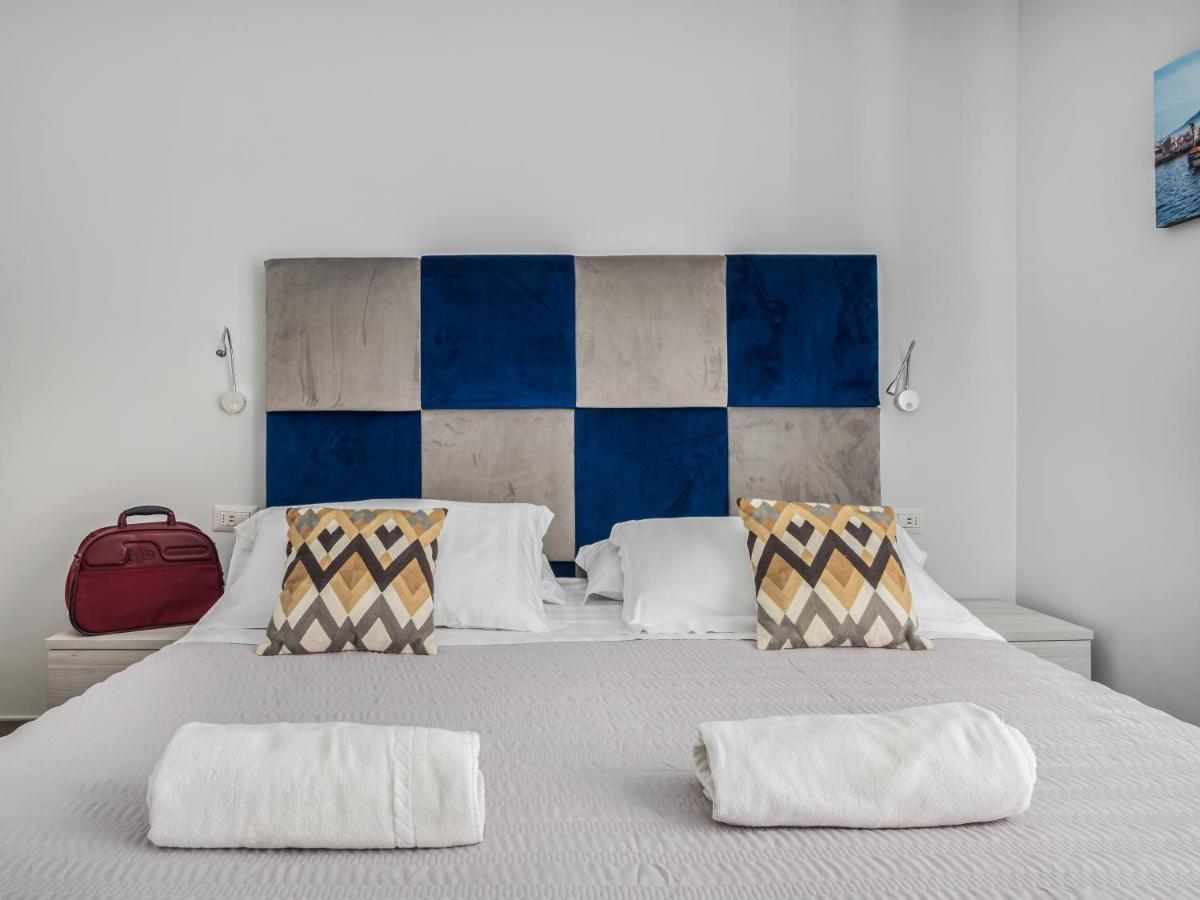 Azzurro Park - De Vivo Realty Apartment